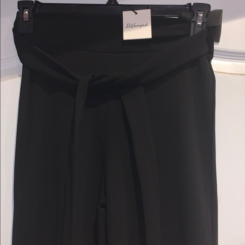 Pants black BNWT. Size M.